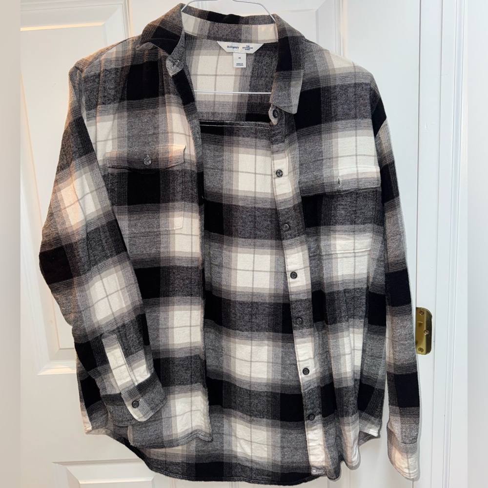 Old Navy Black and White Plaid Flannel Button-Up Shirt
